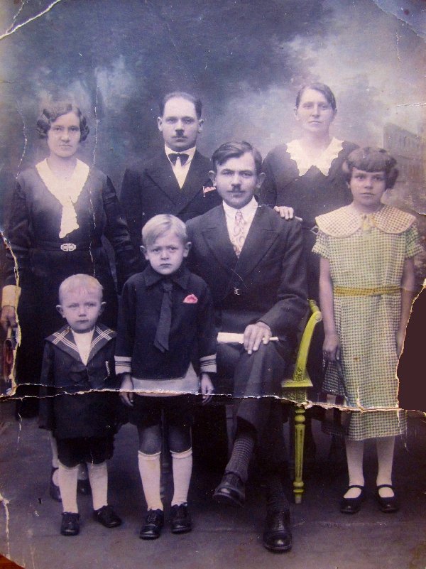 Katarna's grand parents with children in France