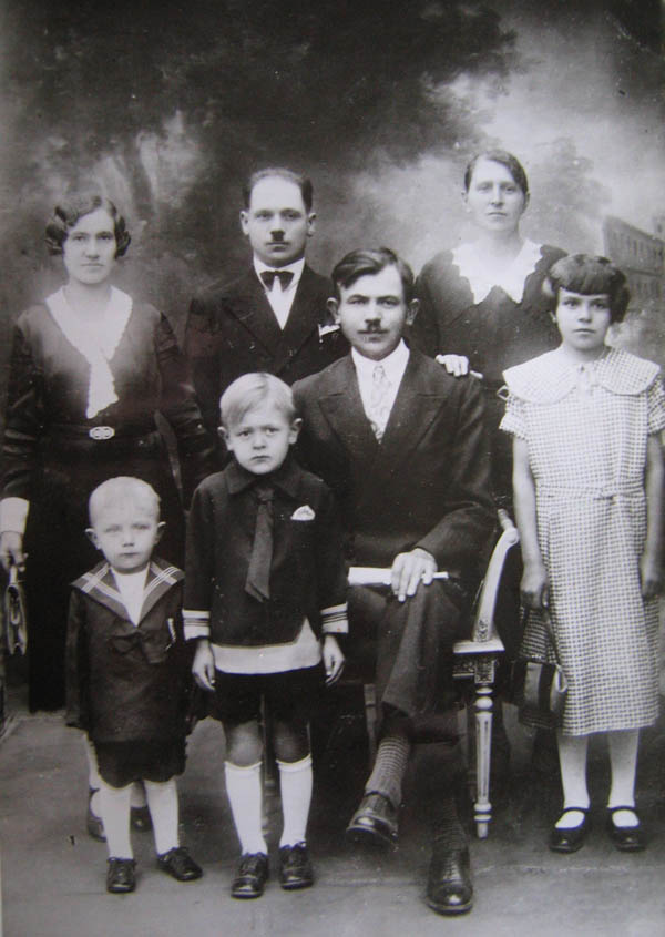 Katarna's grand parents with children in France