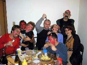 Jojo won the competition for the best mask (November 2003) Jojo won the competition for the best mask (November 2003)