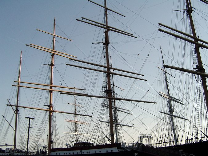 Plachetnica 'Peking ' kotviaca na South street Seaport (Aprl 2005)