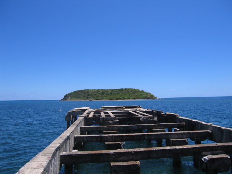 Snorkeling under the old pier in Esperanza picture 6302