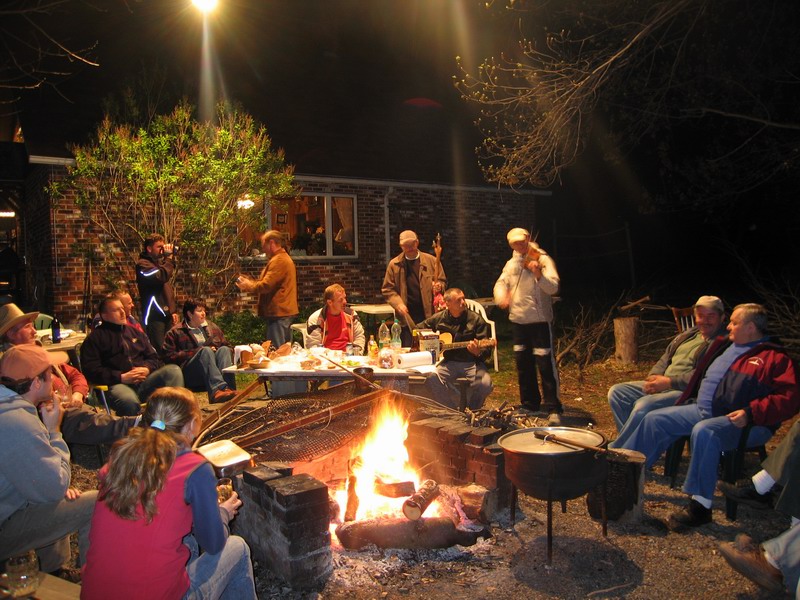 Musicians started after the dusk (May 2006)