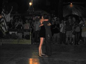 I did't catch the 'Will you marry me?' moment while the guy was on his knee. However, she seems to accept... (May 2007) I did't catch the 'Will you marry me?' moment while the guy was on his knee. However, she seems to accept... (May 2007)