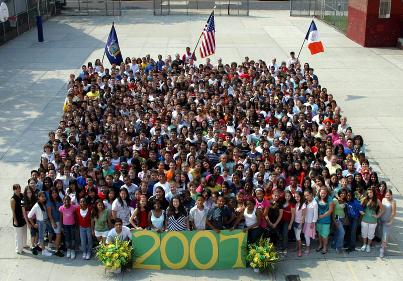 Official school photo of the alumni (Spring 2007)