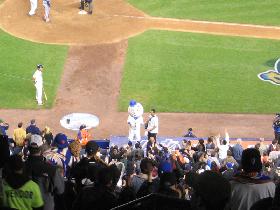 Mr. Met - the Mets' mascot (April 2007) Mr. Met - the Mets' mascot (April 2007)