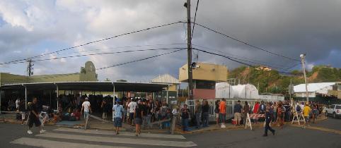 Line for the tickets - fortunately, most of them are students going to Culebra for the spring break (March 2007) Line for the tickets - fortunately, most of them are students going to Culebra for the spring break (March 2007)