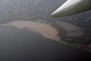 Flying over Manhattan Beach... (August 2007) Flying over Manhattan Beach... (August 2007)