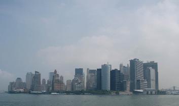 From the boat you can see that Manhattan is an island (July 2007) From the boat you can see that Manhattan is an island (July 2007)