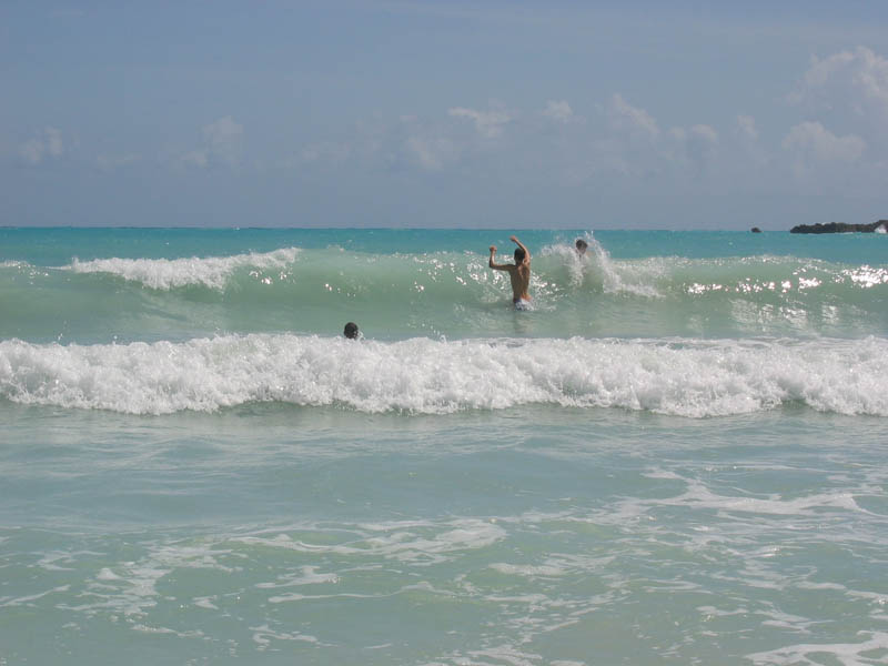 Passing-by hurricane Dean made nice waves yesterday while we went to Main Island.