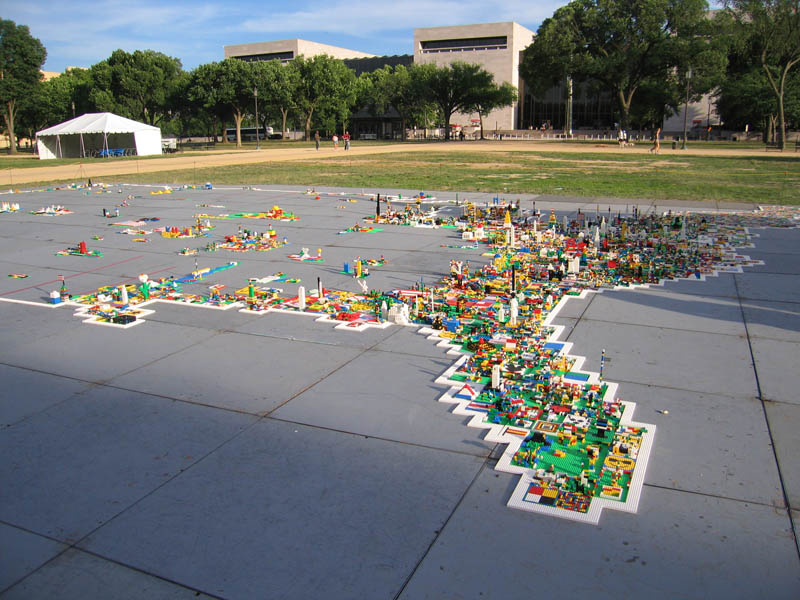 Map of the US made of lego - the density of bricks corelates with the population distribution
