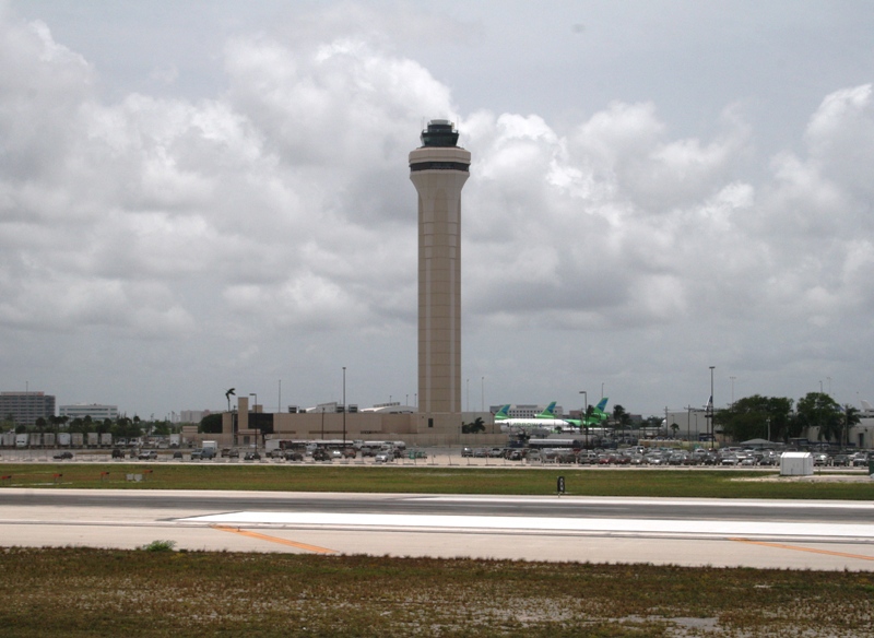 Airport control towers picture 19144