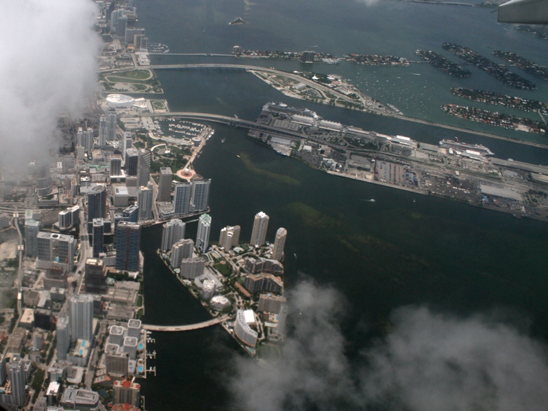 Centrum Miami a umelé ostrovy v Biscayneskom zálive