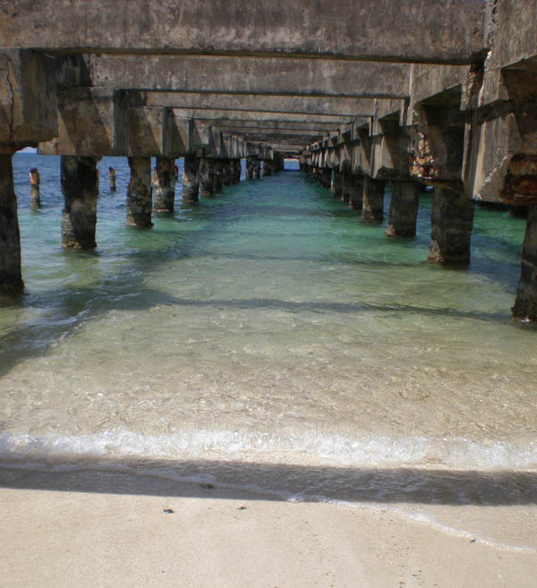 Under the old pier in Esperanza picture 17615