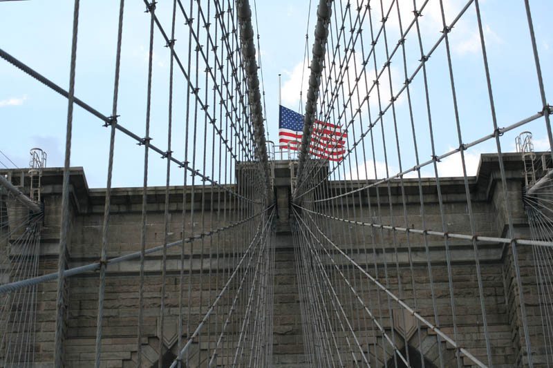 Walking the Brooklyn Bridge picture 17810