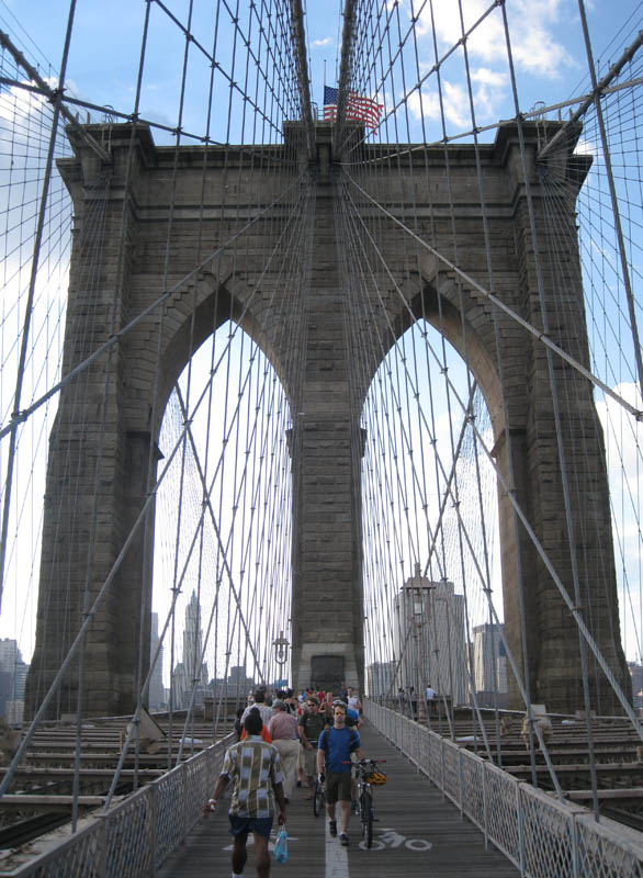 Walking the Brooklyn Bridge picture 17808