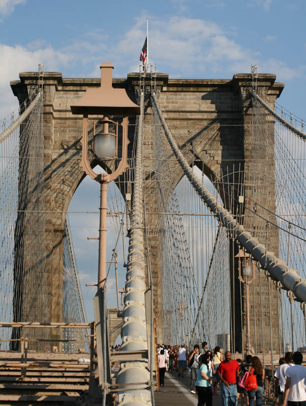 Walking the Brooklyn Bridge picture 17826