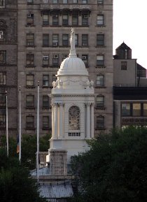 Tower of the New York City Hall (August 2008) Tower of the New York City Hall (August 2008)