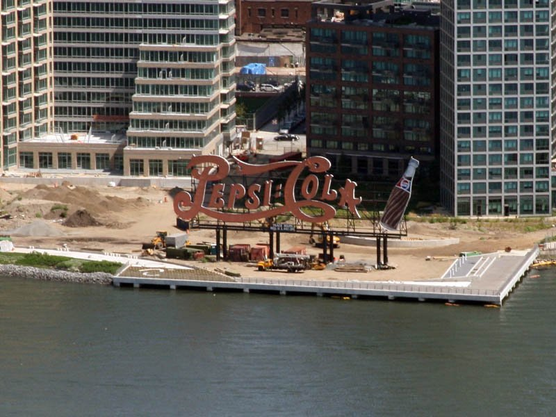 Famous Pepsi Cola sign on the East River bank since 1938 (2 miles)