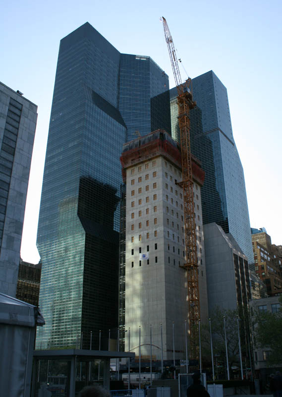 New building next to the 1 United Nations Plaza