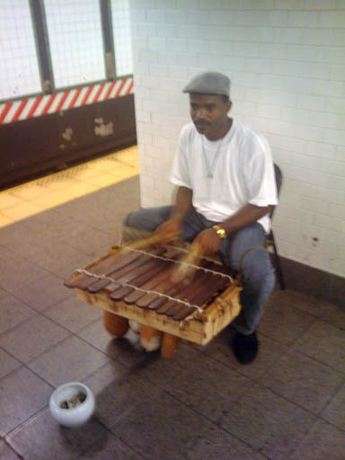 Xylofonista na metro stanici Union Sq.