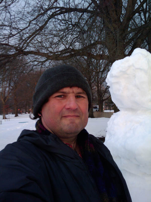 Say "cheese"! Autoportrait with the snowman