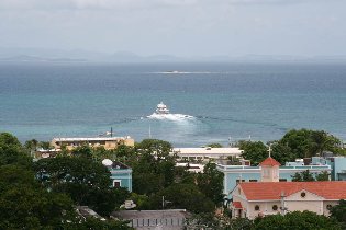 La lancha departing for the Main Island (July 2010) La lancha departing for the Main Island (July 2010)