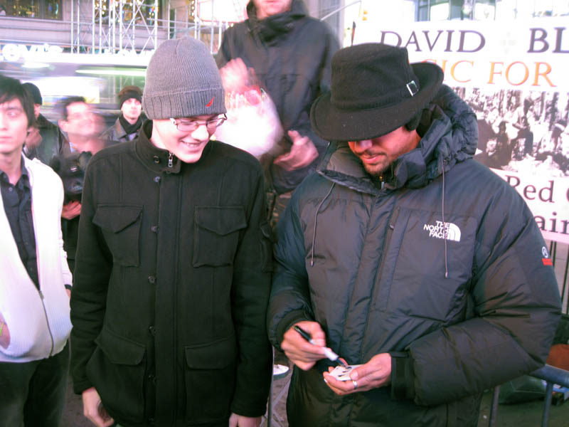 David Blaine signing a card for Jozef