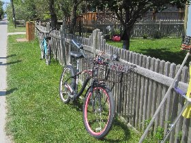 Žeby "požiarny bicykel"? Na ostrove nie sú povolené autá. (Jún 2011) Žeby "požiarny bicykel"? Na ostrove nie sú povolené autá. (Jún 2011)