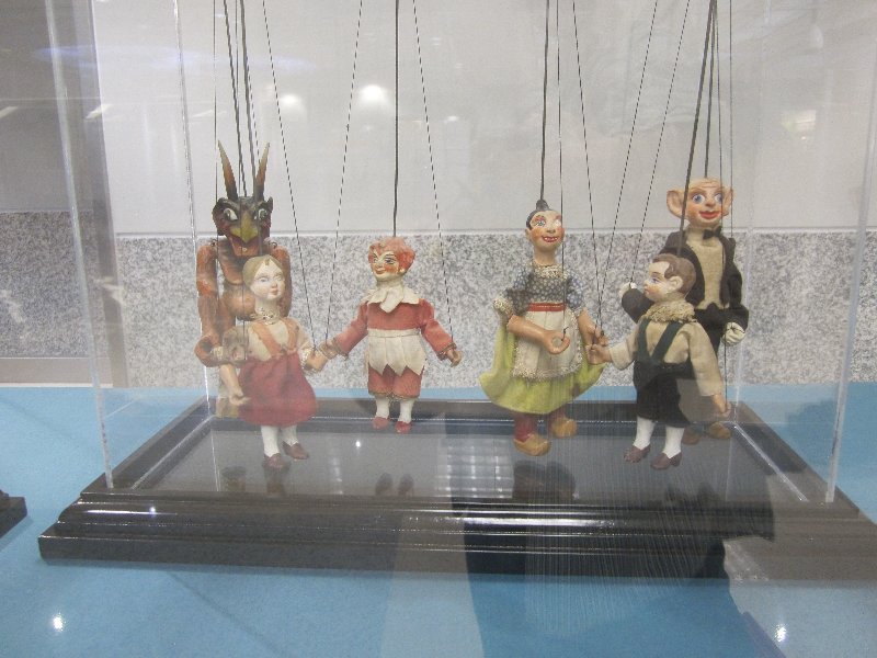 Czech puppets at Atlanta airport