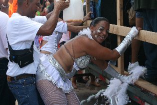 This is how they dance on Vieques (July 2011) This is how they dance on Vieques (July 2011)