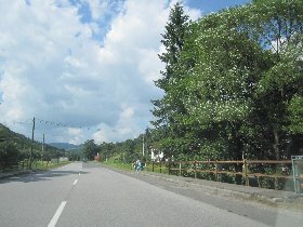 Arriving at the same time with Žaňa (August 2011) Arriving at the same time with Žaňa (August 2011)