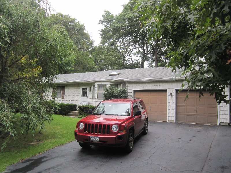 Saturday 2PM, leaving for Canada. Clouds, but driveway is still dry.