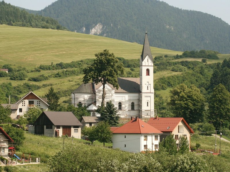 They built scaffolding around the church in Valask Dubov, in about two weeks (it wasn't there when we were coming)