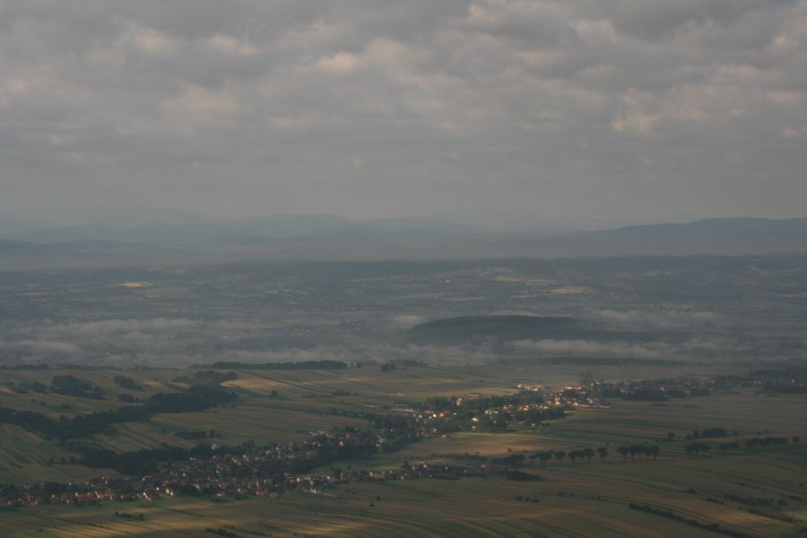 Vzadu Beskydy a za nimi Slovensko