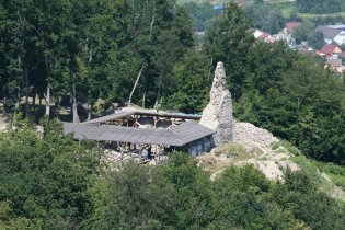 Lower castle (July 2013) Lower castle (July 2013)