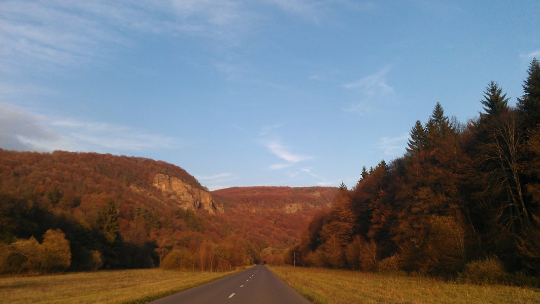 Kapitulsk bral above the road to Sklen Teplice