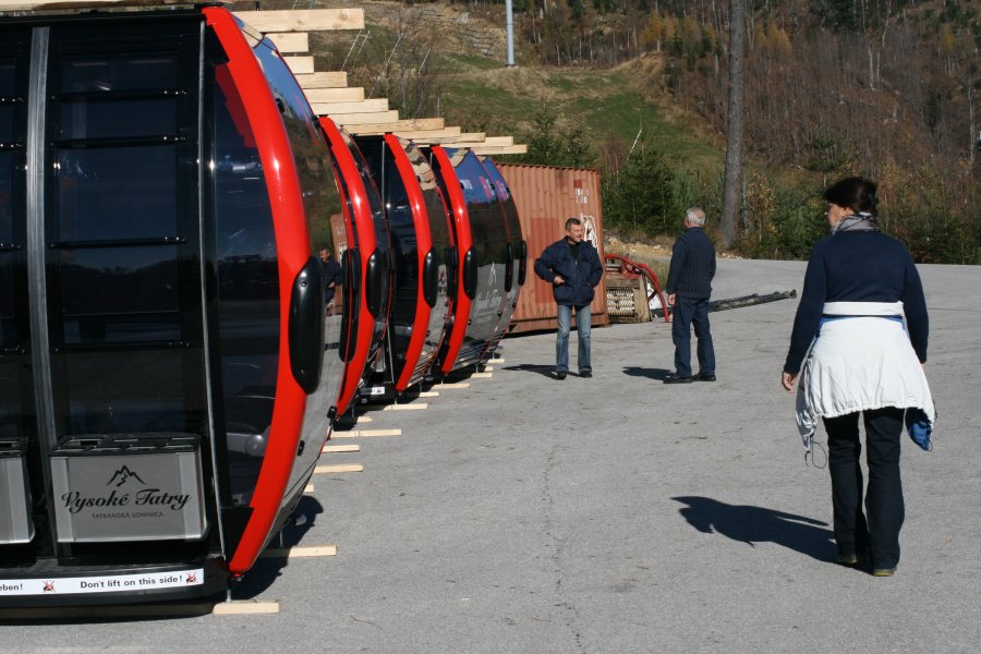 These cable cars will most likely not get us to the summit today