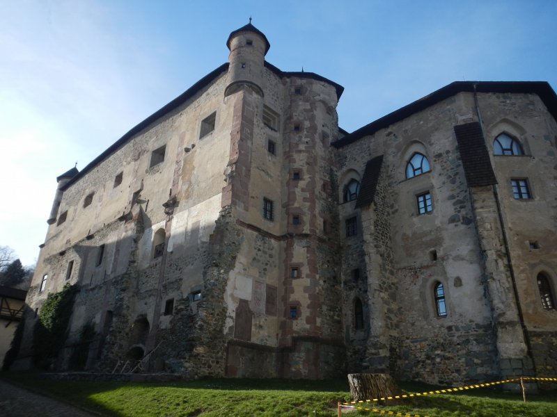 How nicely visible in these walls is the turbulent history of tiavnica