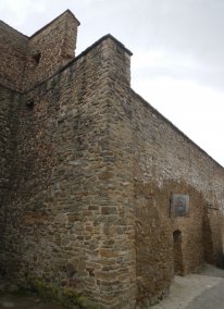 The whole old town is walled (March 2014) The whole old town is walled (March 2014)