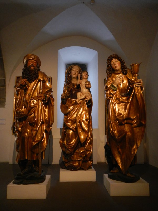 Replicas of Master Paul's statues