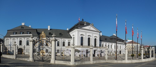 Front view of Grassalkovich Palace (March 2014) Front view of Grassalkovich Palace (March 2014)