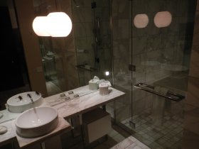Bathroom size of an average Manhattan apartment (May 2014) Bathroom size of an average Manhattan apartment (May 2014)