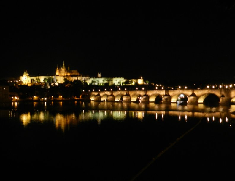 Hradany a Karlov most z nbreia na druhej strane Vltavy