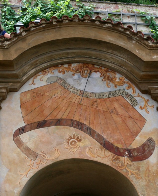 Sundial in Plffy Gardens