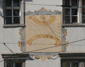 Sundial at Malostranské Square (June 2014) Sundial at Malostranské Square (June 2014)