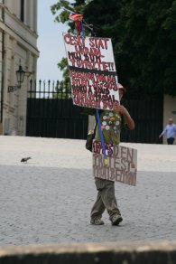We are coming to Prague Castle, where a citizen keeps protest for 1775 days (almost 5 years) (June 2014) We are coming to Prague Castle, where a citizen keeps protest for 1775 days (almost 5 years) (June 2014)