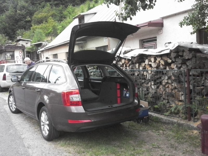 Michal took the opportunity of the bigger car and moved a couch (and yesterday a bed from his other grandma)