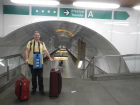 Switching subway at Můstek - on my way for a rented car (June 2014) Switching subway at Můstek - on my way for a rented car (June 2014)