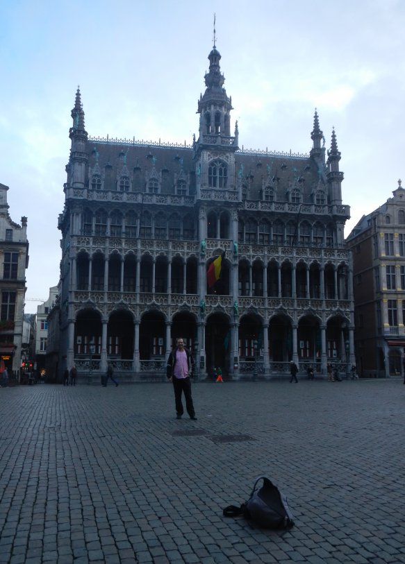 Mzeum mesta Brusel na Grote-Markt aj s objektom znmej vekosti (Oktber 2014)
