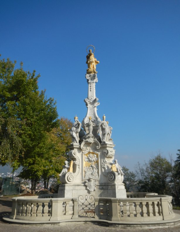 Plague pillar in front of the castle